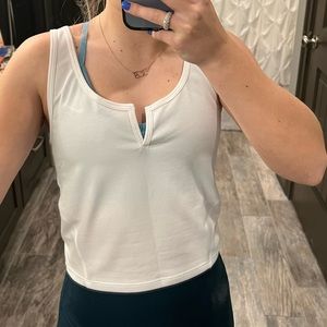 White lose fit lululemon mid rise top